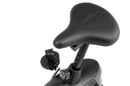 Сиденье регулируется по вертикали и горизонтали