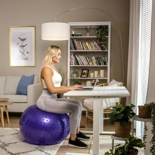 Переваги від занять з фітболом Hop-Sport 65см