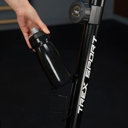 Удобный держатель для бутылки и многофункциональный дисплей - все для эффективной тренировки